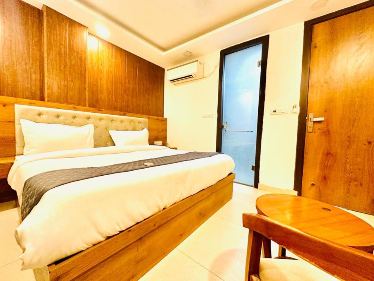 Hotel Qubic Near Igi Delhi Airport New Delhi Exteriör bild
