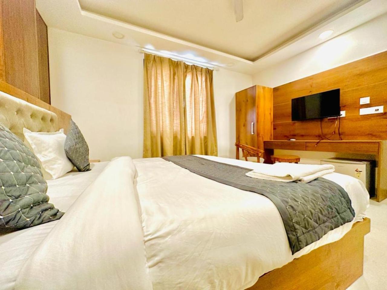 Hotel Qubic Near Igi Delhi Airport New Delhi Exteriör bild