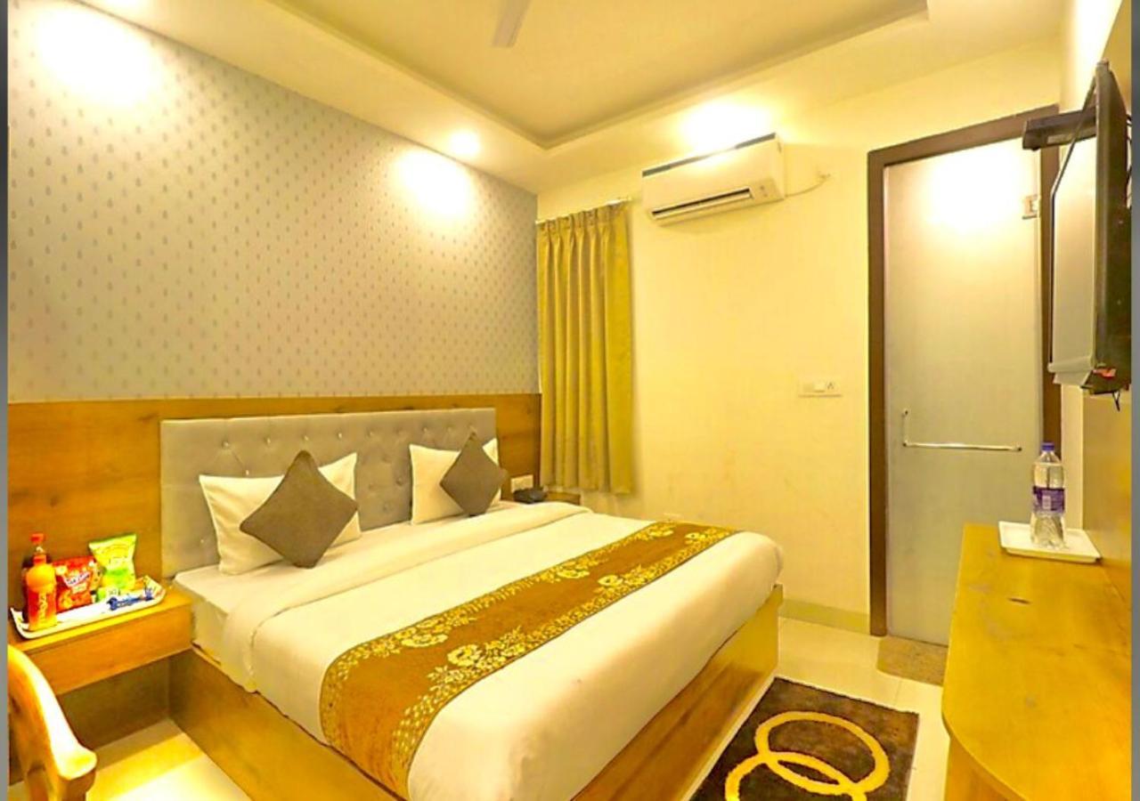 Hotel Qubic Near Igi Delhi Airport New Delhi Exteriör bild