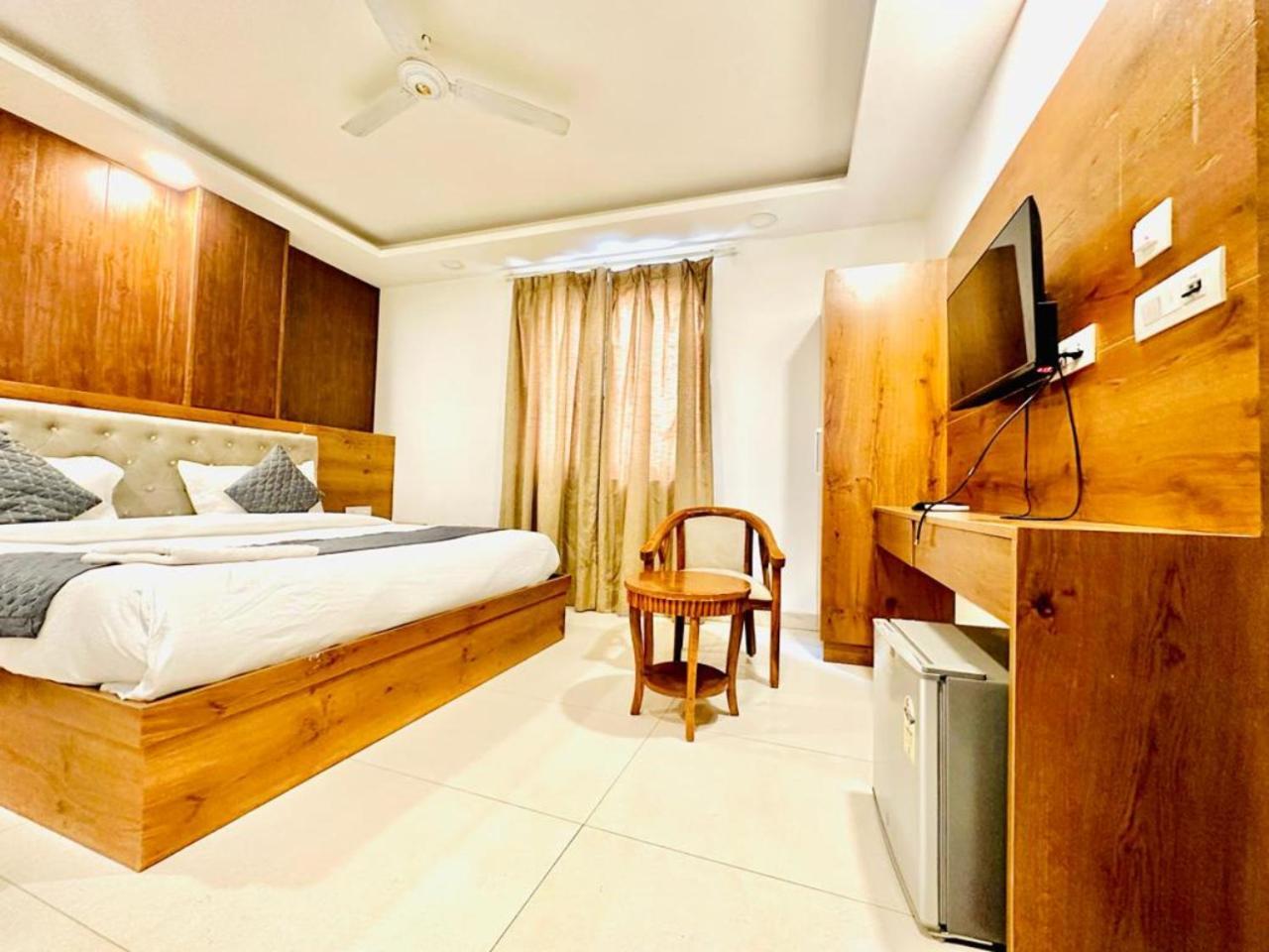 Hotel Qubic Near Igi Delhi Airport New Delhi Exteriör bild