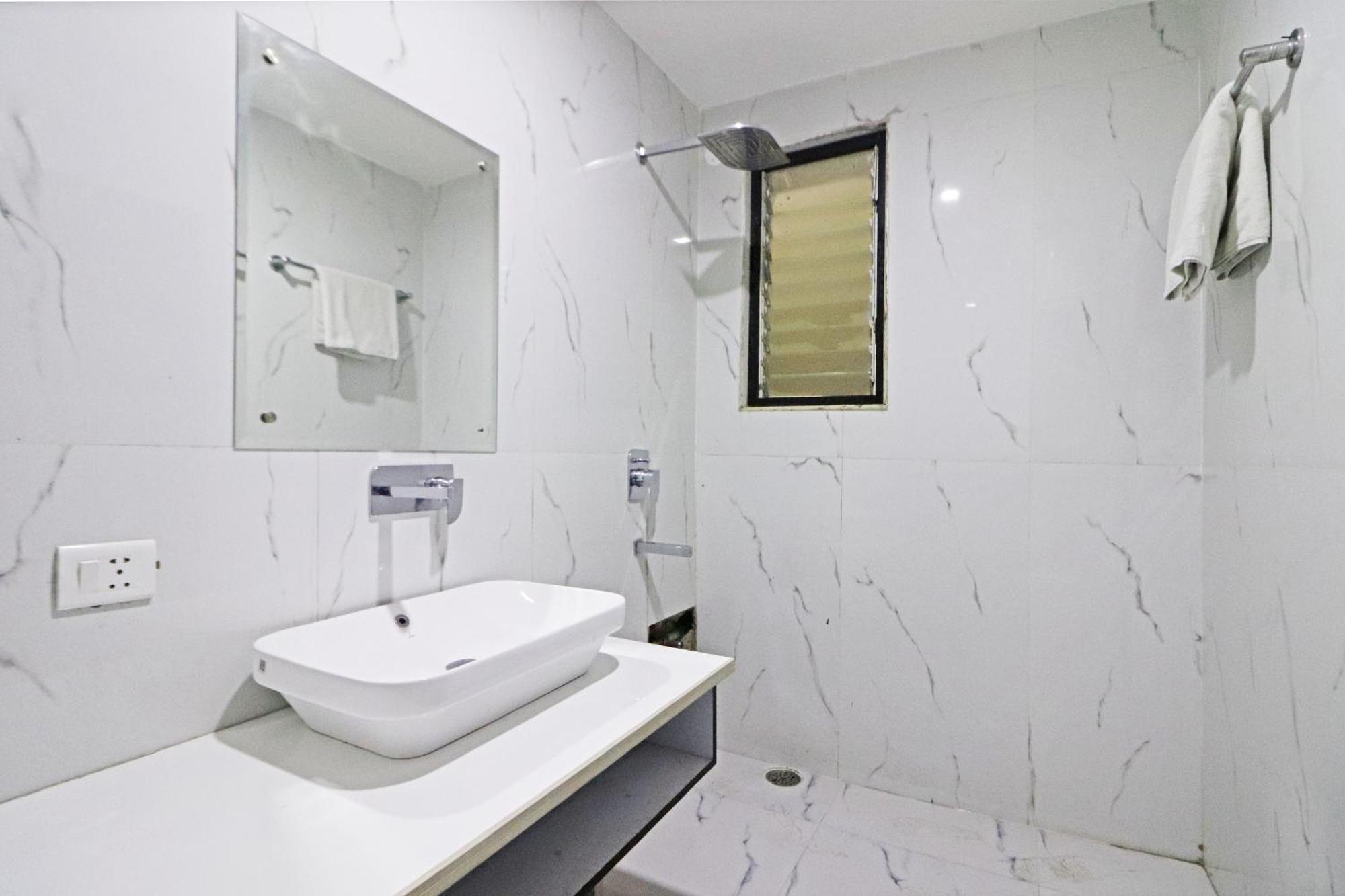 Hotel Qubic Near Igi Delhi Airport New Delhi Exteriör bild