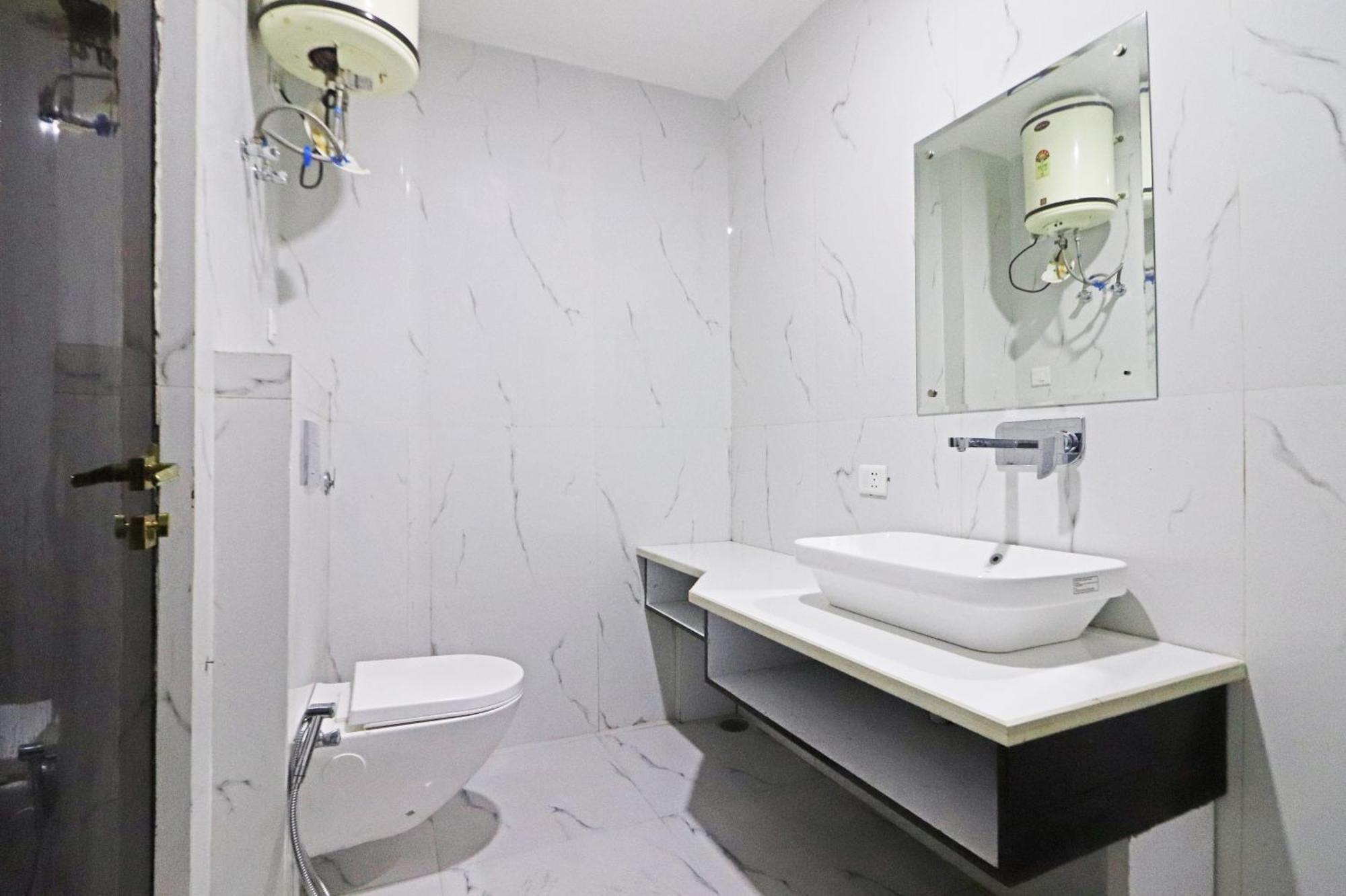 Hotel Qubic Near Igi Delhi Airport New Delhi Exteriör bild