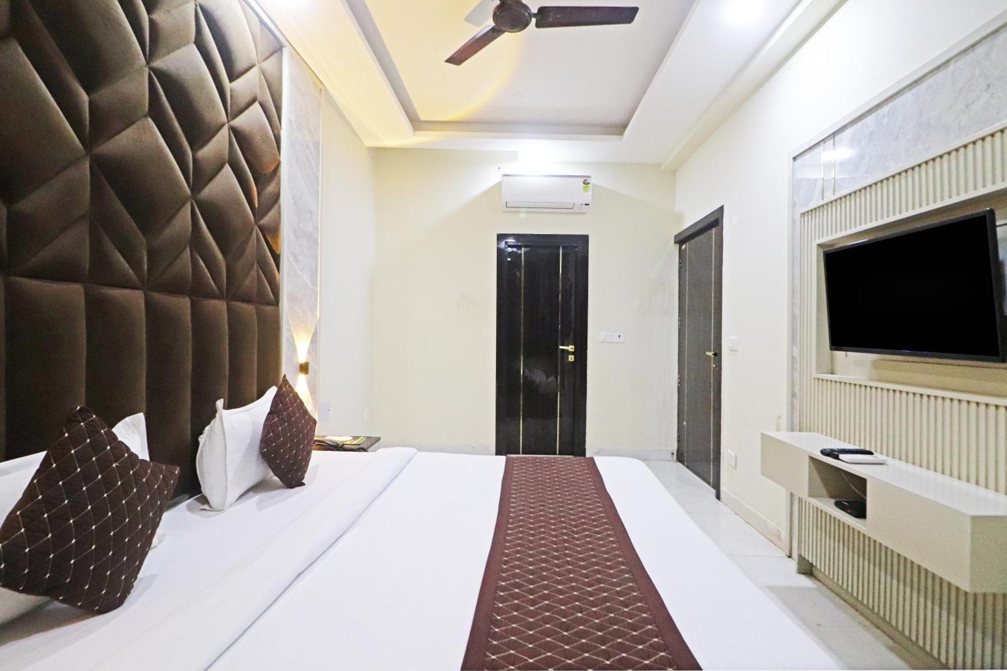 Hotel Qubic Near Igi Delhi Airport New Delhi Exteriör bild